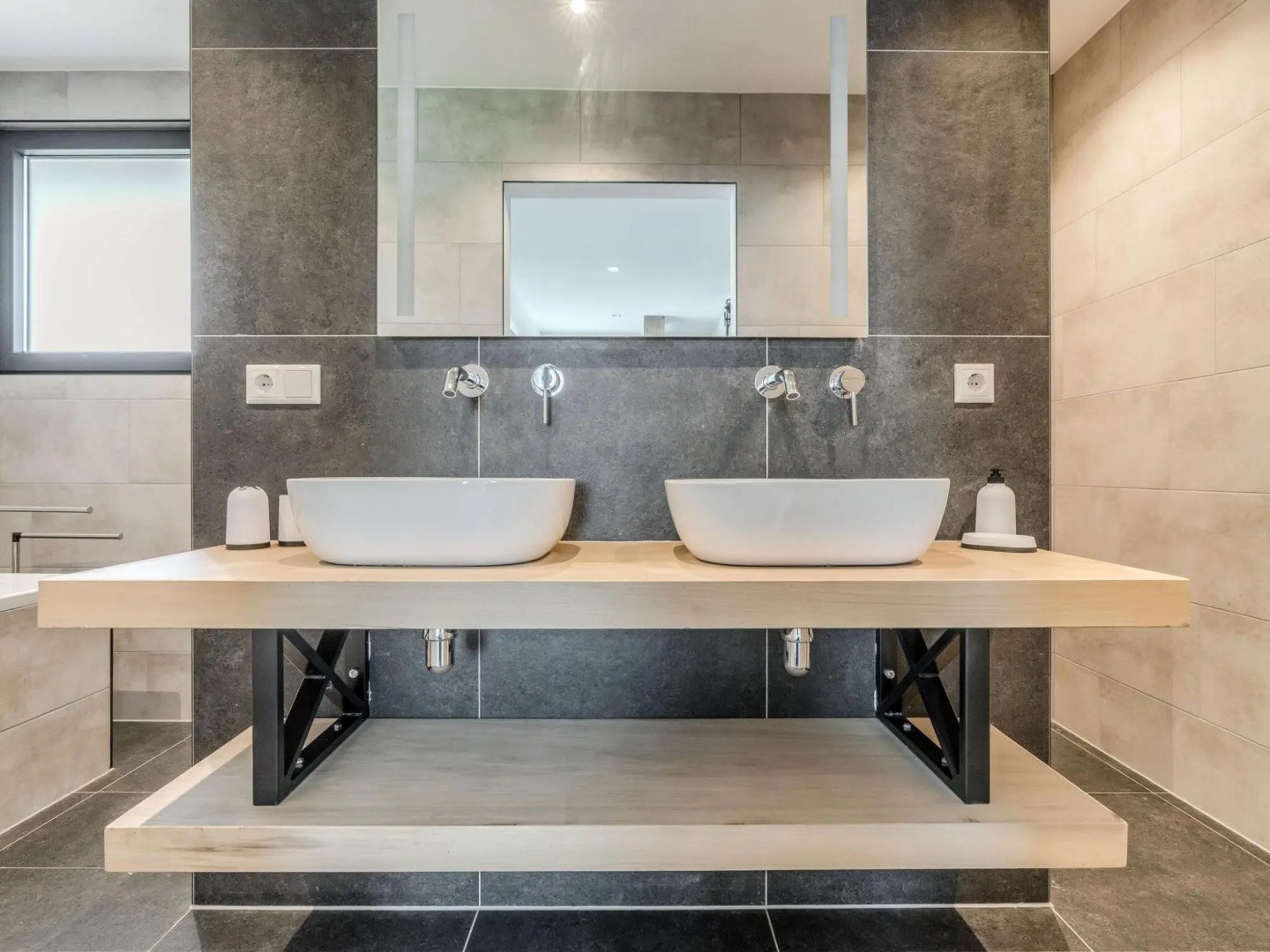 Modern house with two bathrooms, on a holiday park near Baarle-Nassau