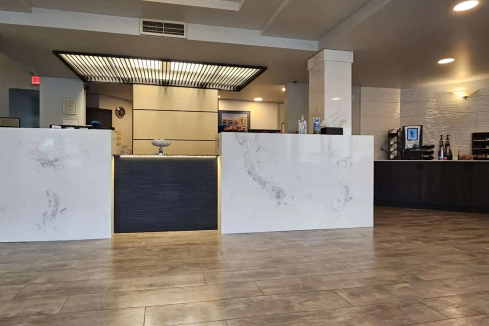 Edgewater Inn and Suites, an Ascend Collection Hotel