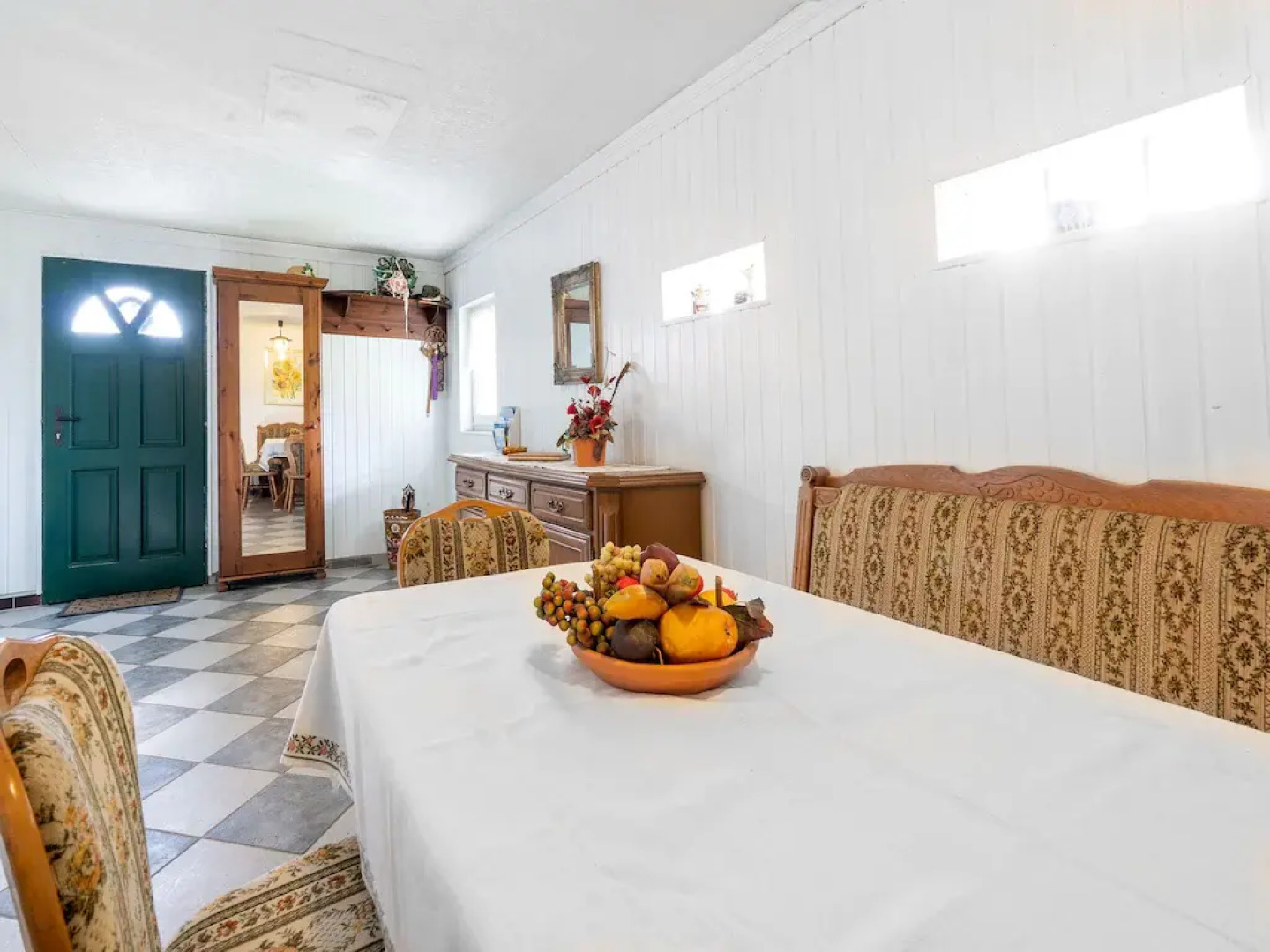 Secluded Holiday Home in Kraslice with Sauna, bubble bath