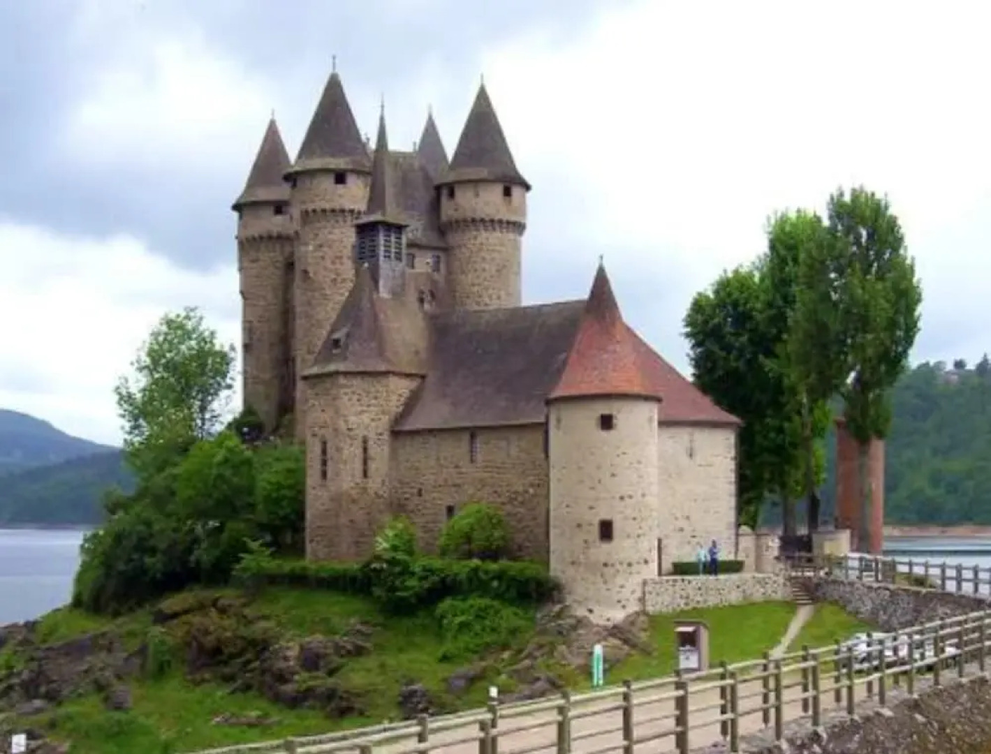 House With 2 Bedrooms in Lanobre, With Enclosed Garden