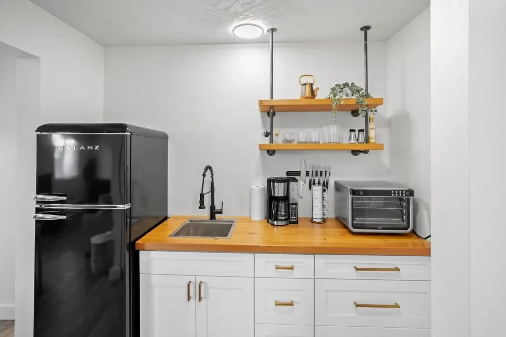 Riverside by Cowichan Lake Cottages