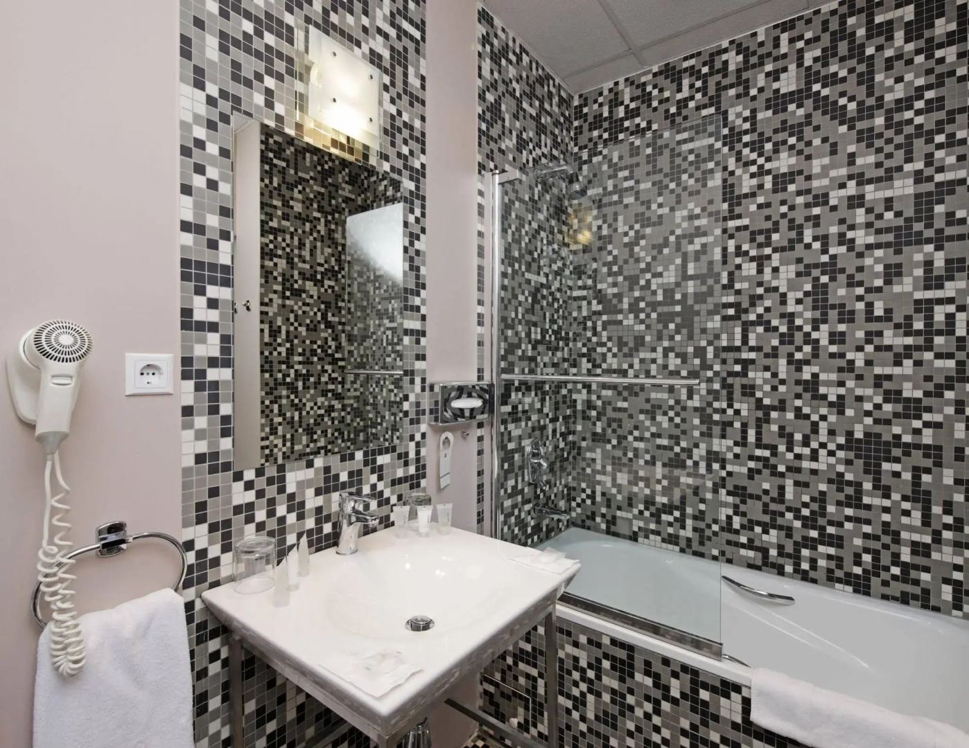 Rixwell Centra Hotel