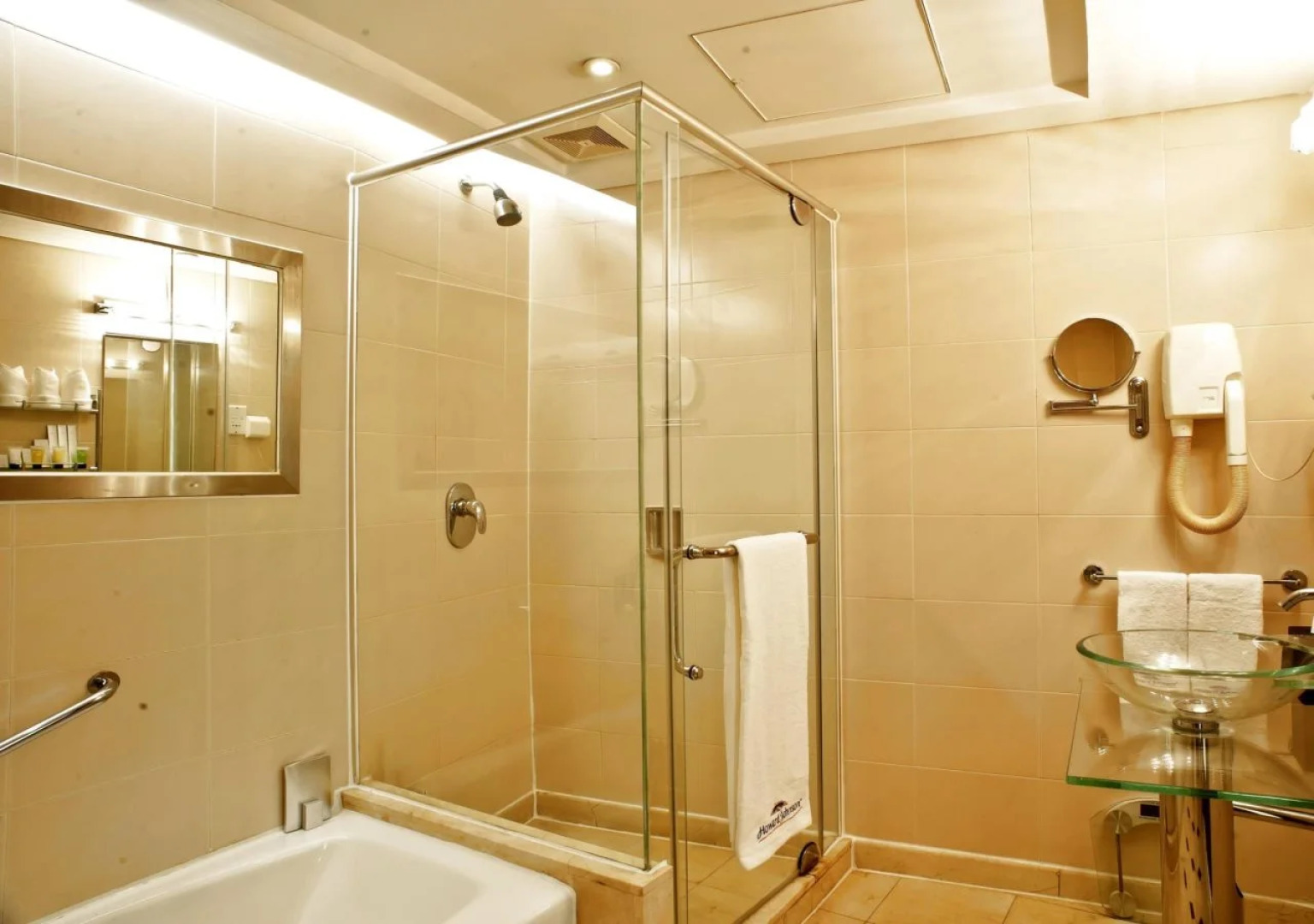 Howard Johnson Ginwa Plaza Hotel