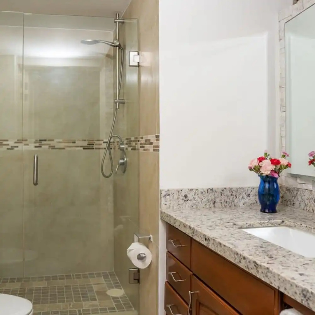 Ocean Front Condo With Pool Sleeps 6 Adults