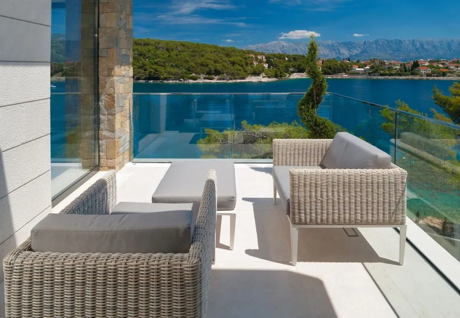 Luxury Villa Silent with Infinity Pool