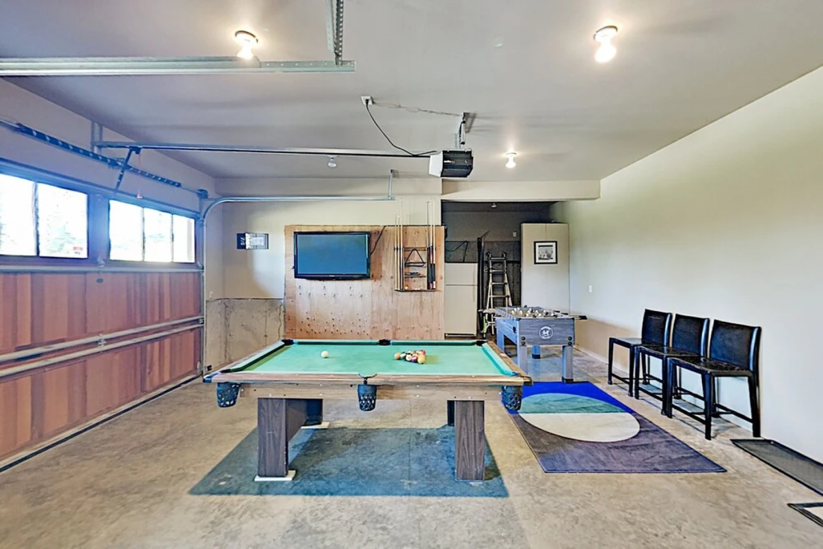 New Listing! Riverfront Dream - Walk To Beach! 6 Bedroom Home