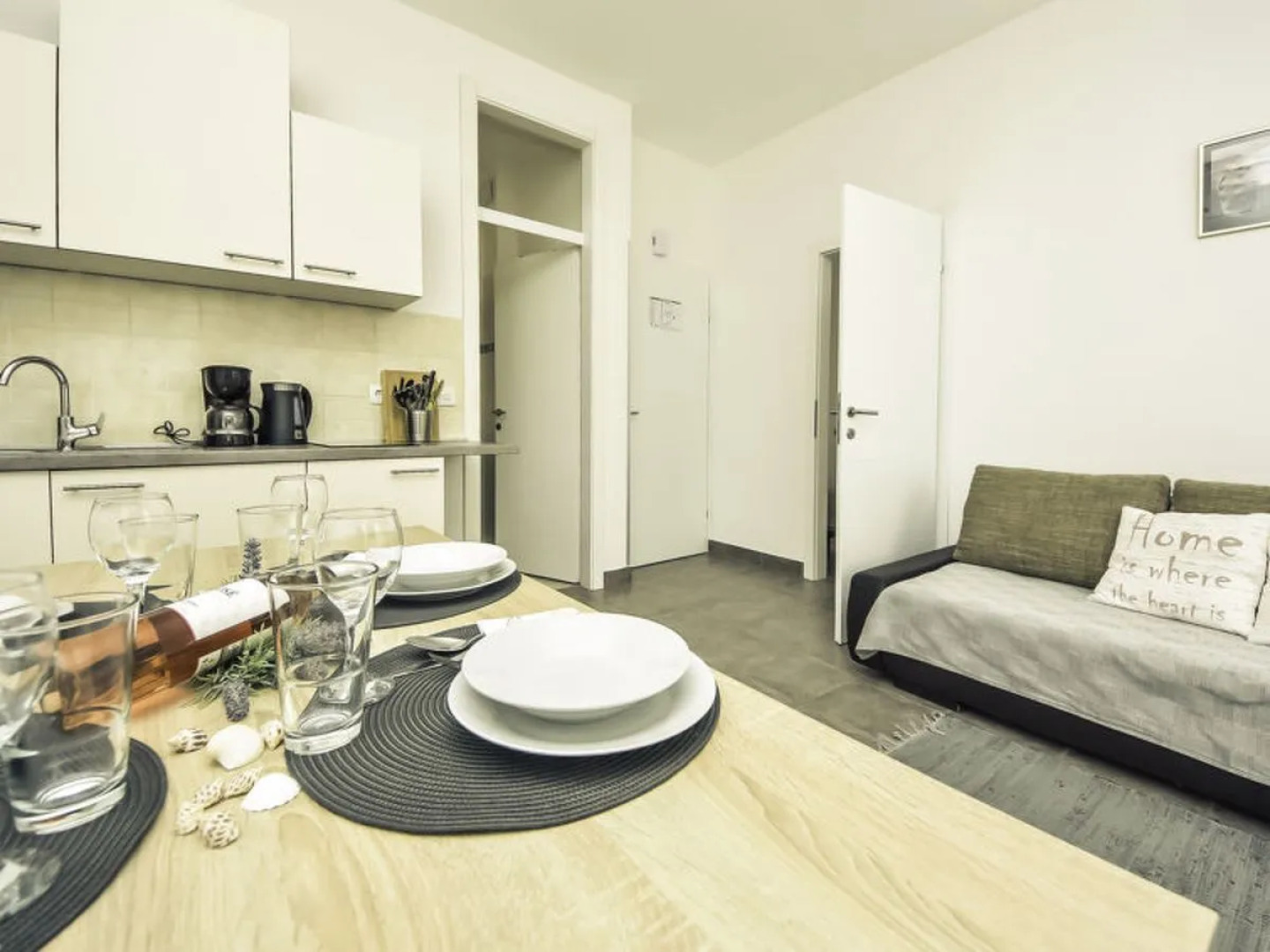 Apartment Snježana Karlobag 28539