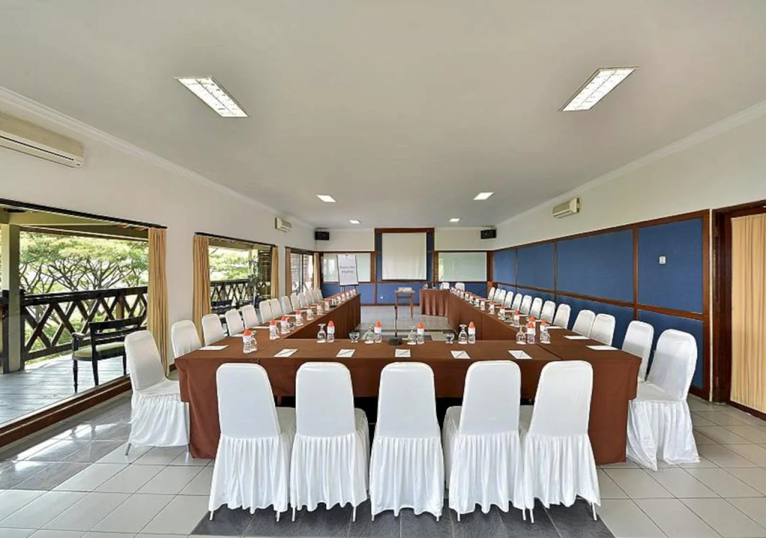 Grand Whiz Hotel Trawas