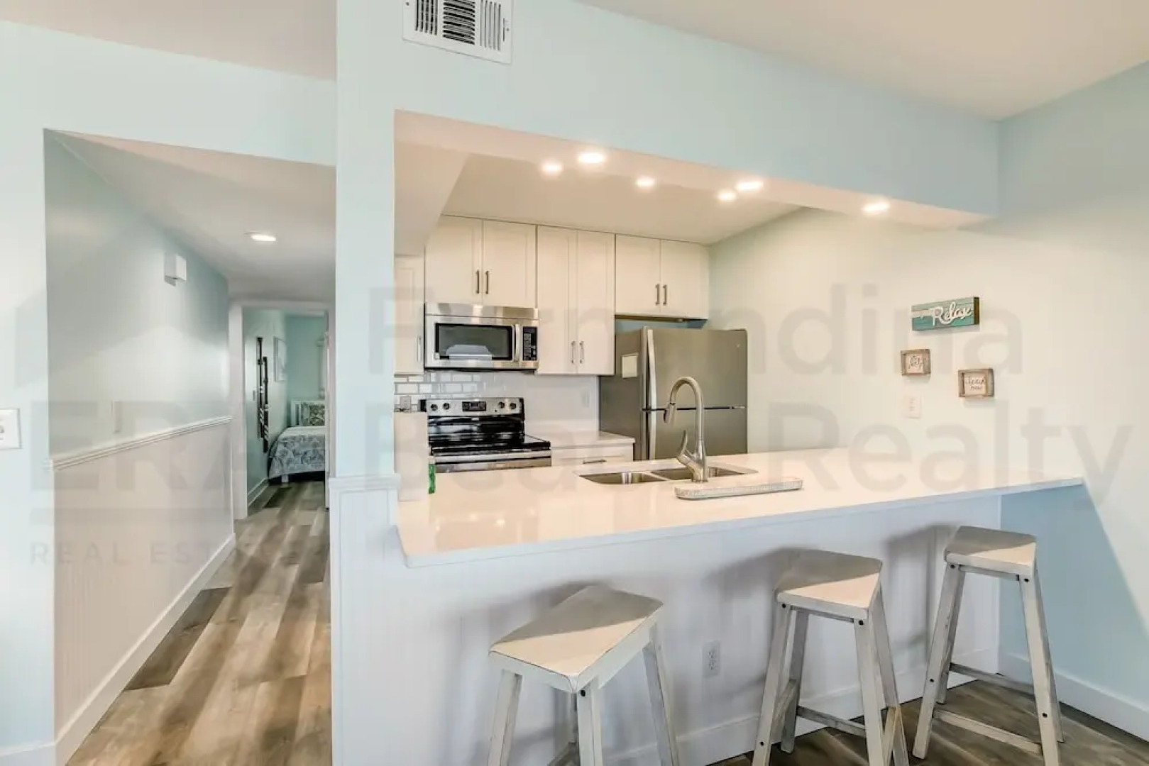 Rustic Theme Condo with Scenic Ocean View by RedAwning