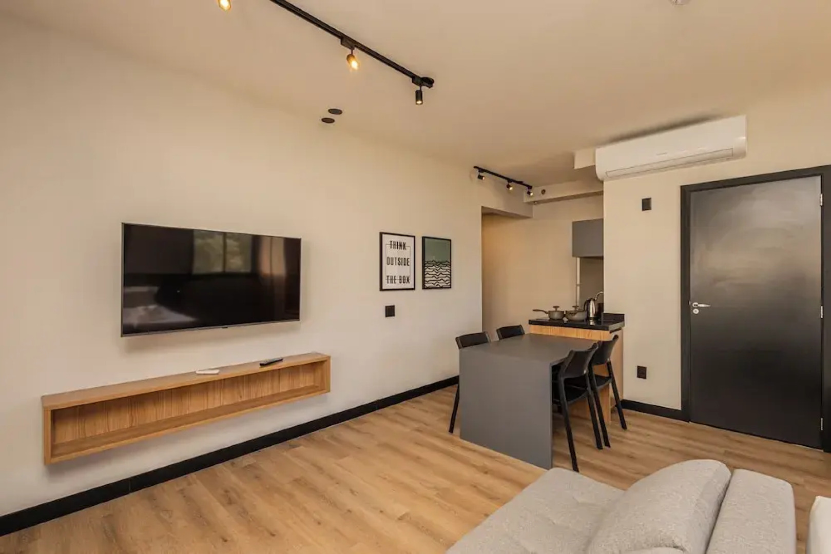 Sky Design Alphaville Housi by Anora