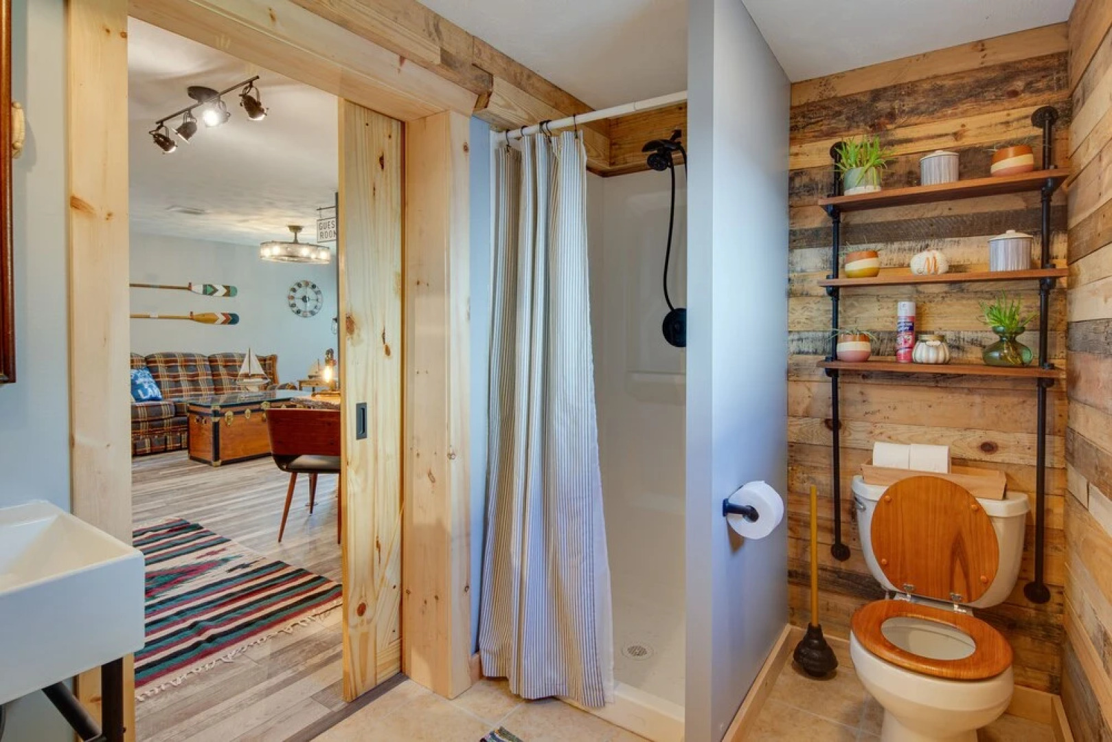 Charming Lake Chautauqua Home: Walk to Water!