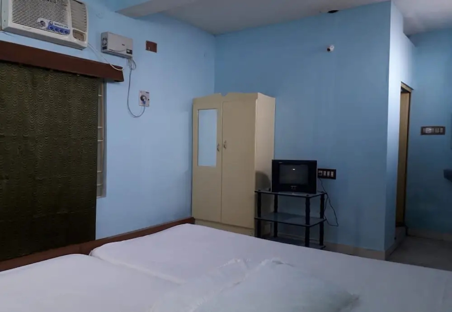 Parisha Residency - Temple Side Hotel