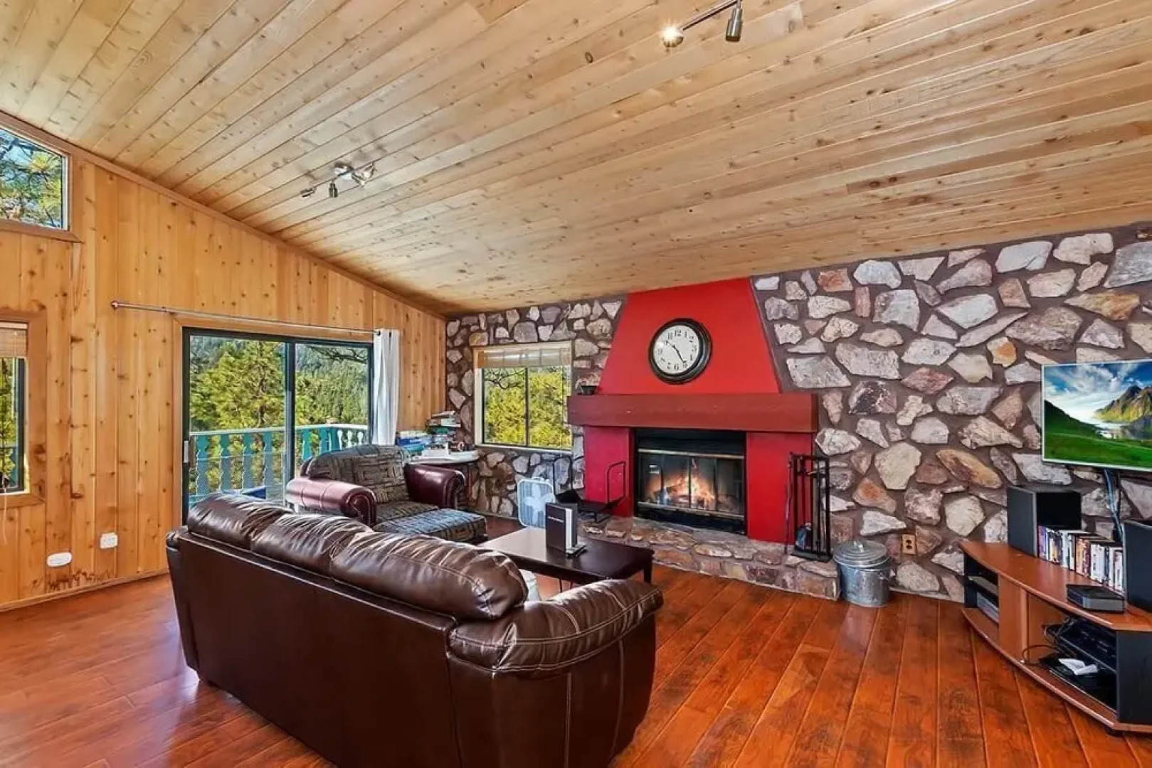 034 Menlo Suite Cabin