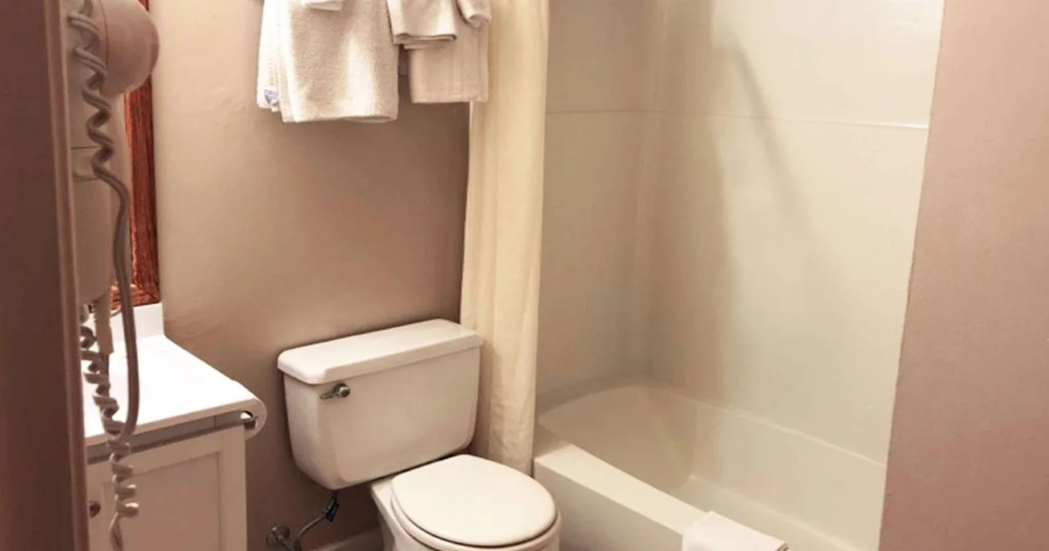 Village Inn Motel Holt