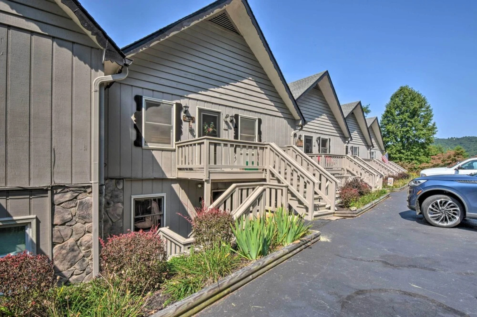 Stylish Sky Valley Condo With Club Amenities!