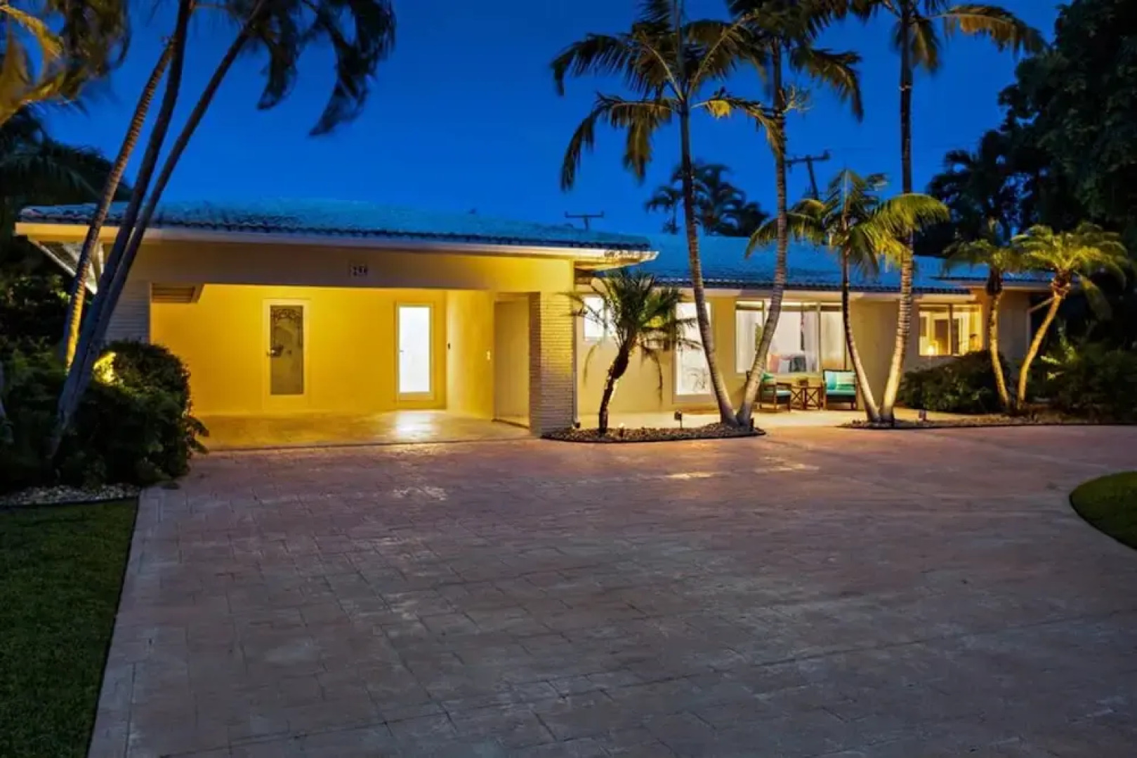 Walking Distance to the Beach 3Br House With Pool