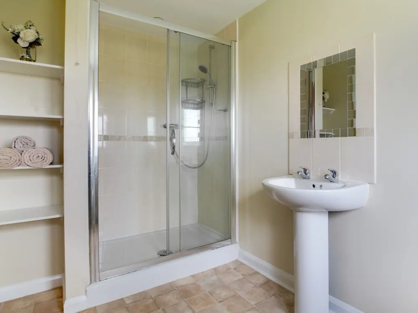 Serene Holiday Home in Hawkinge With Garden