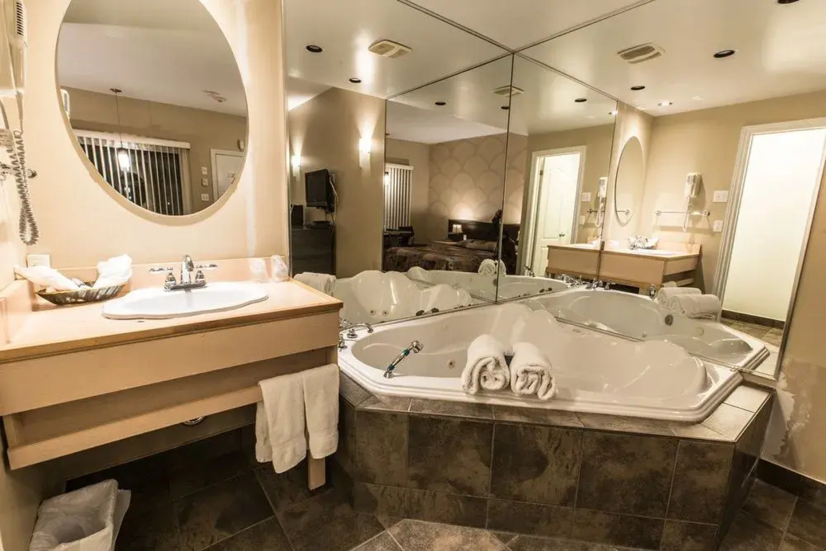 Falcon Motel Brossard