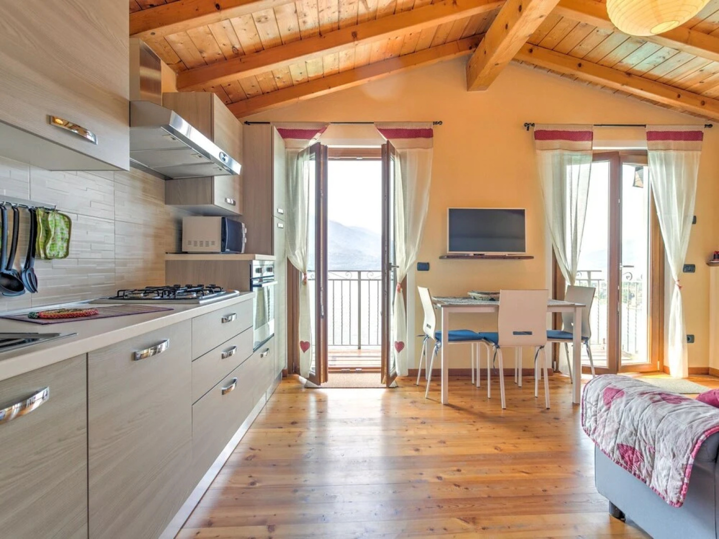 Modern Holiday Home with Swimming Pool in Gravedona