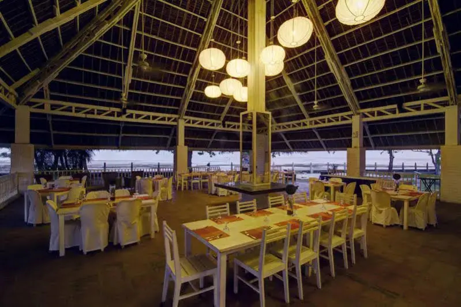 Sta. Monica Beach Club