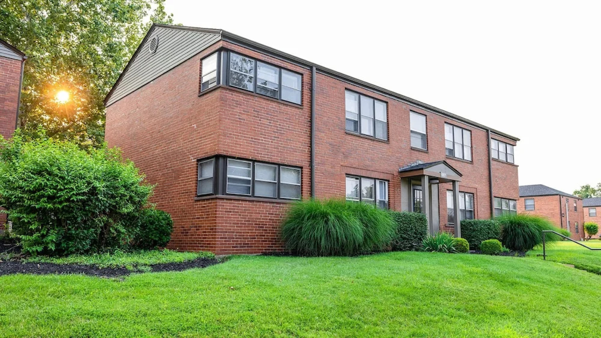 Convenient Apt W/shopping, Dining & Freeways