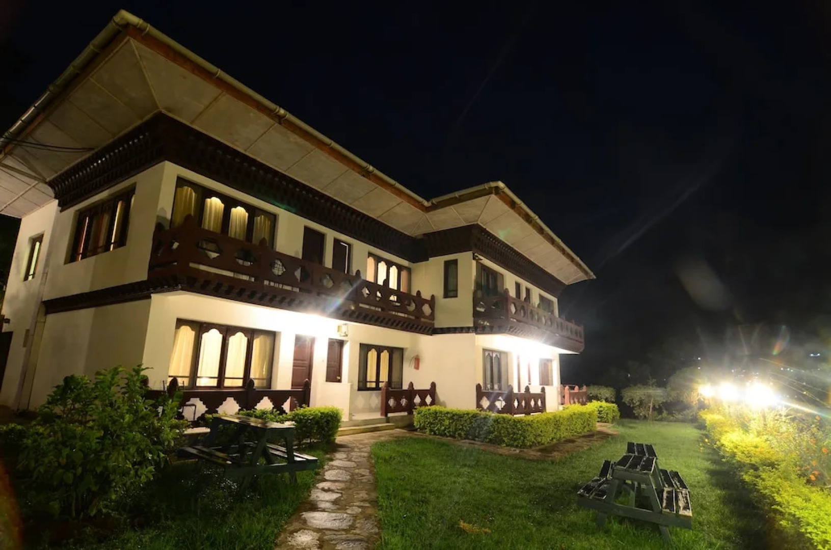Himalayan Dragon'S Nest Hotel