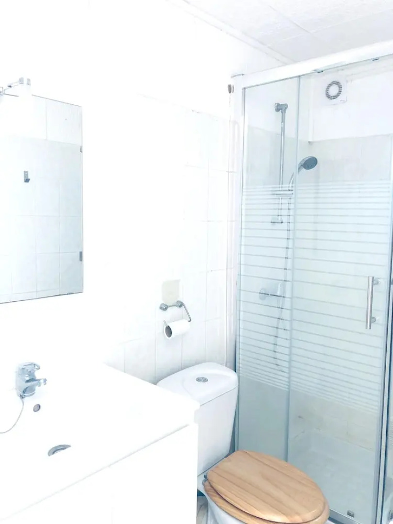 Apartment With one Bedroom in Le Beausset, With Wonderful sea View, Pool Access, Enclosed Garden - 8 km From the Beach