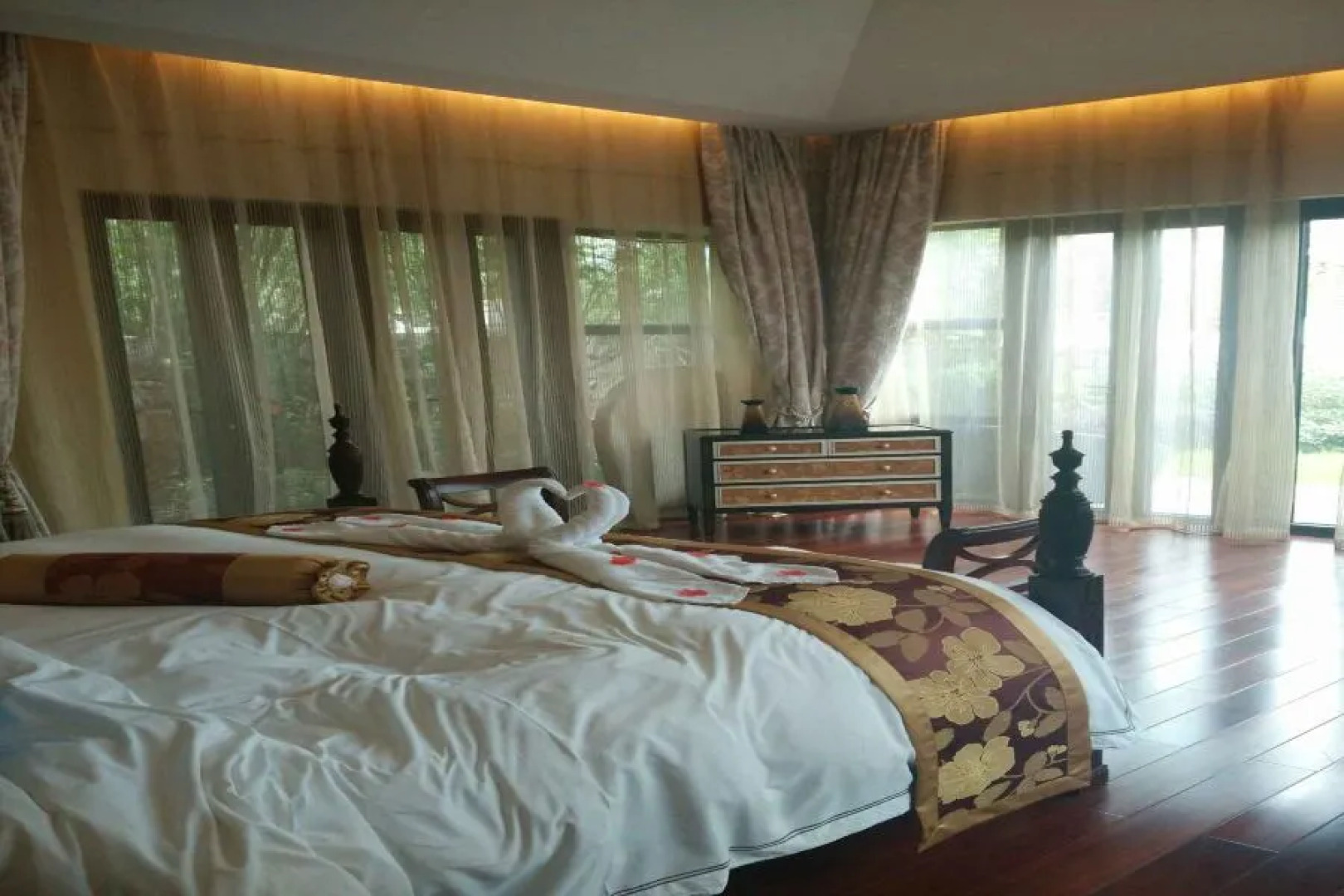 Liyang Hentique Resort & Spa Villa
