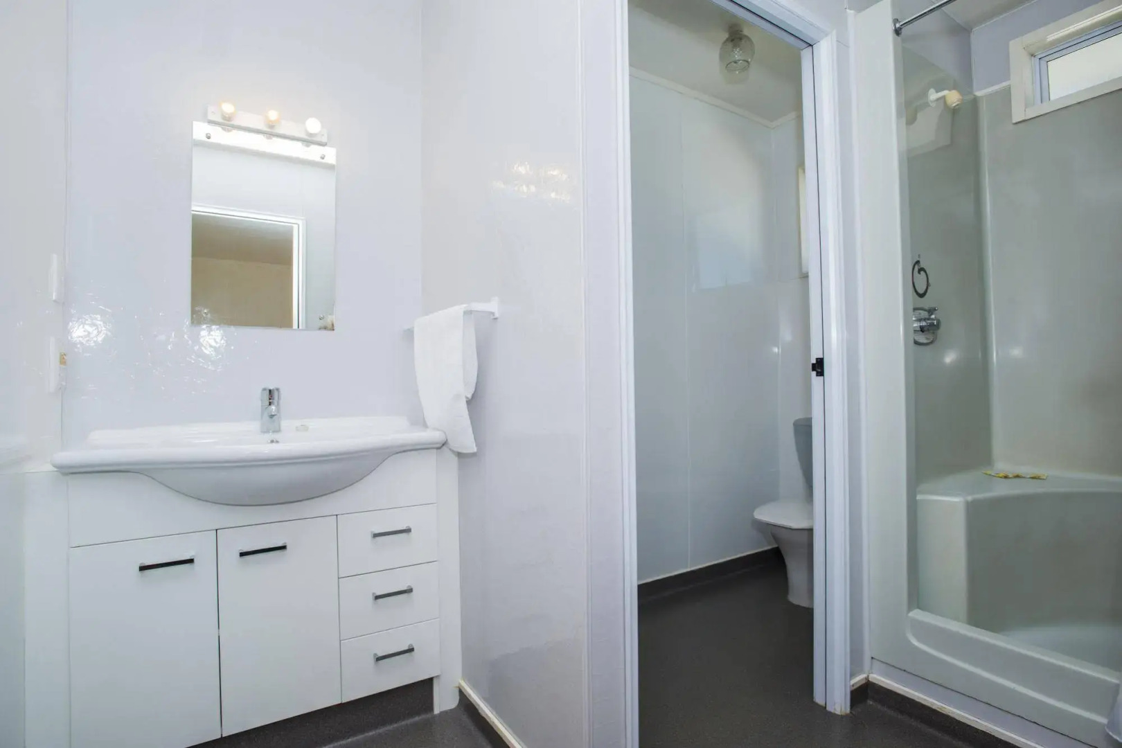 Colonial on Gladstone