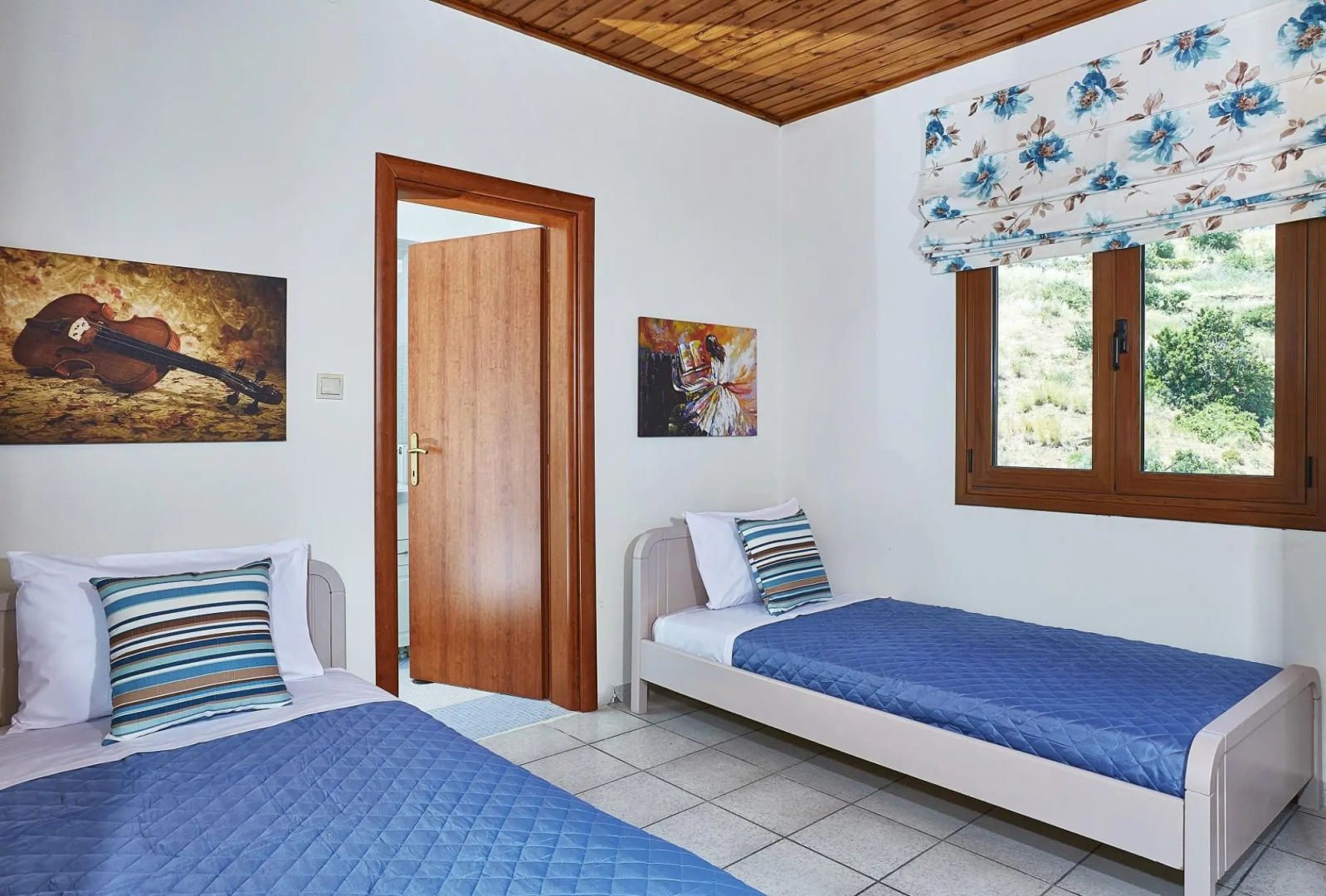 Spacious Villa With Shared Pool and Amazing View