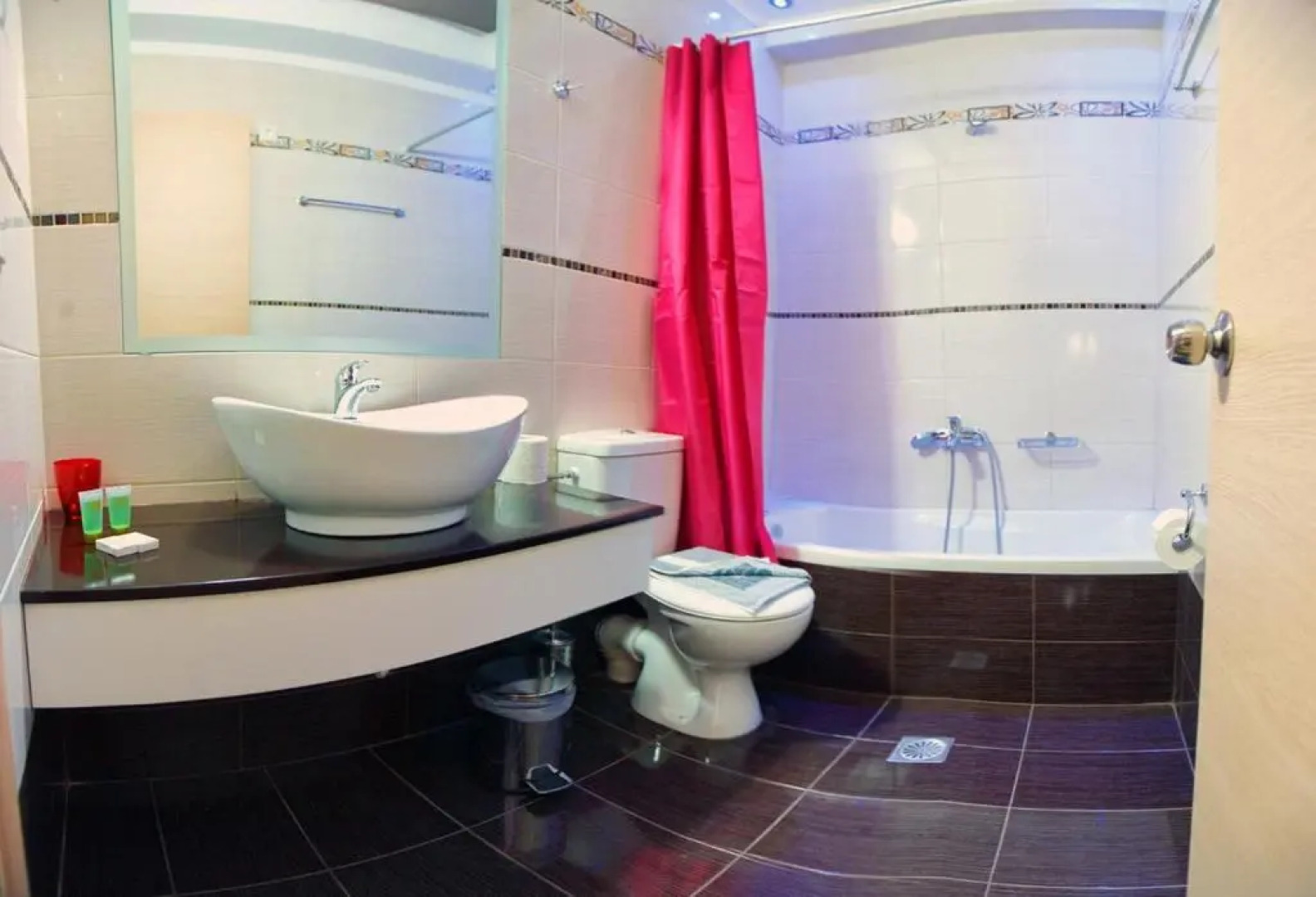 Sun & Sea Luxury Hotel