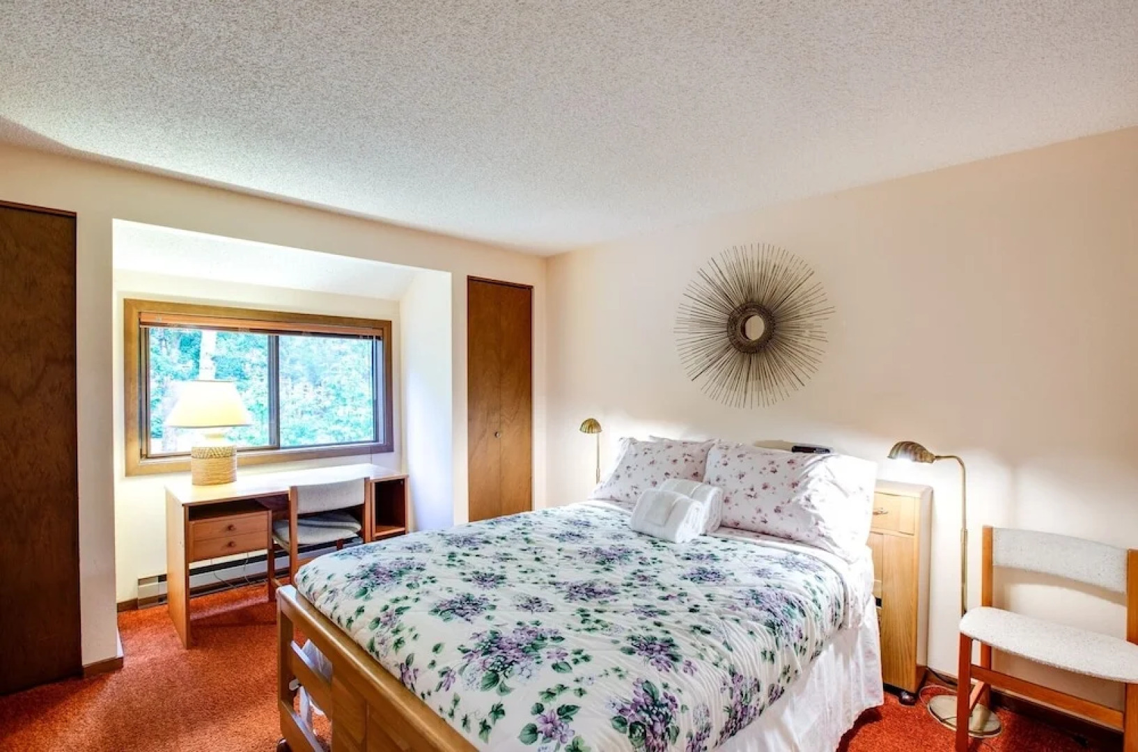 85sw - Fireplace - Washer/dryer - Dishwasher - Sleeps 4 2 Bedroom Home by RedAwning