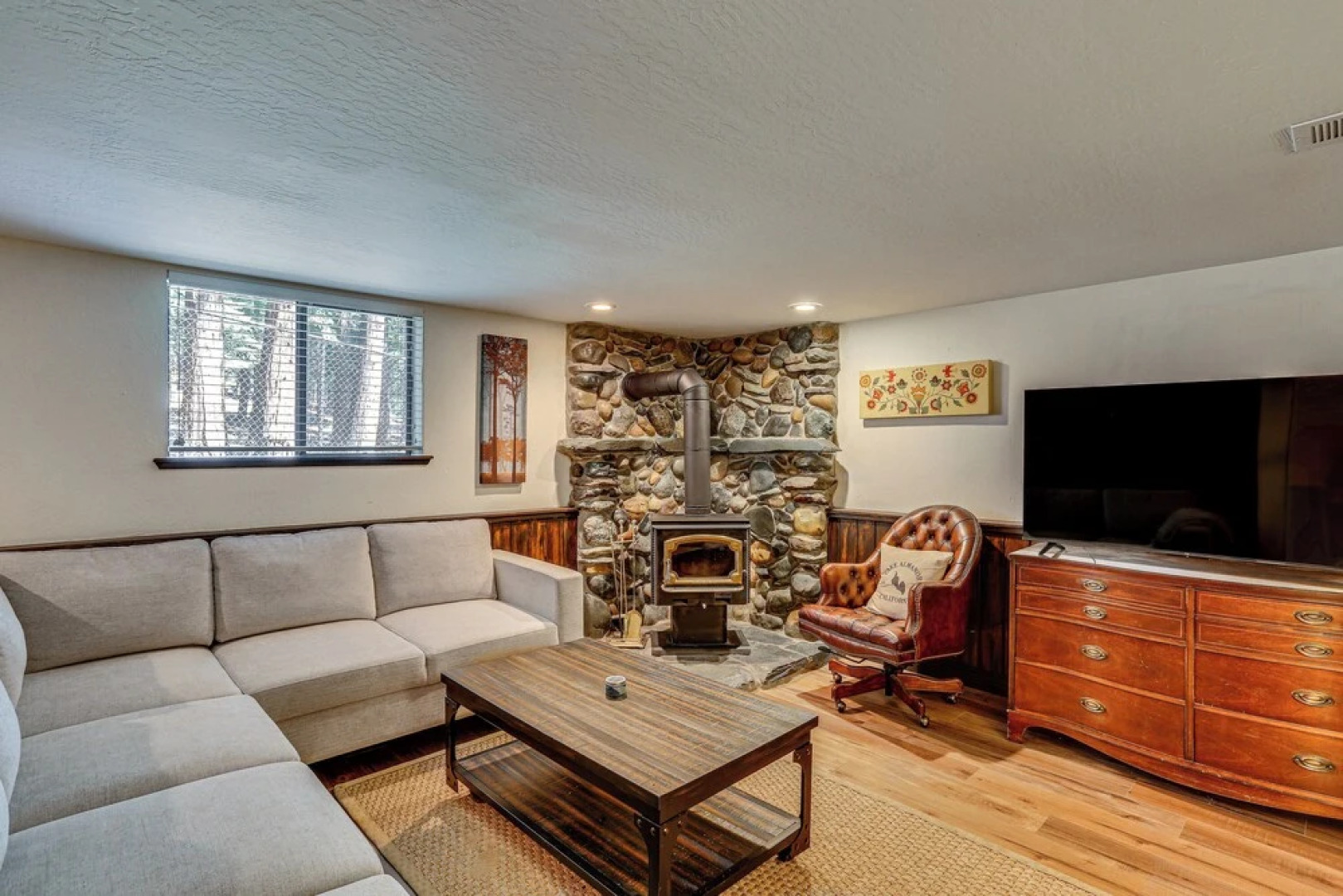 Spacious Retreat w/ Backyard: 1 Mi to Lake Almanor