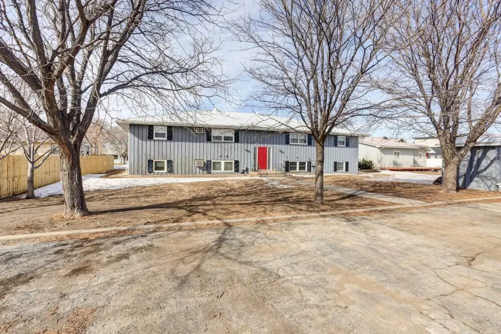 Pierre Vacation Rental - 9 Mi to Oahe Dam!