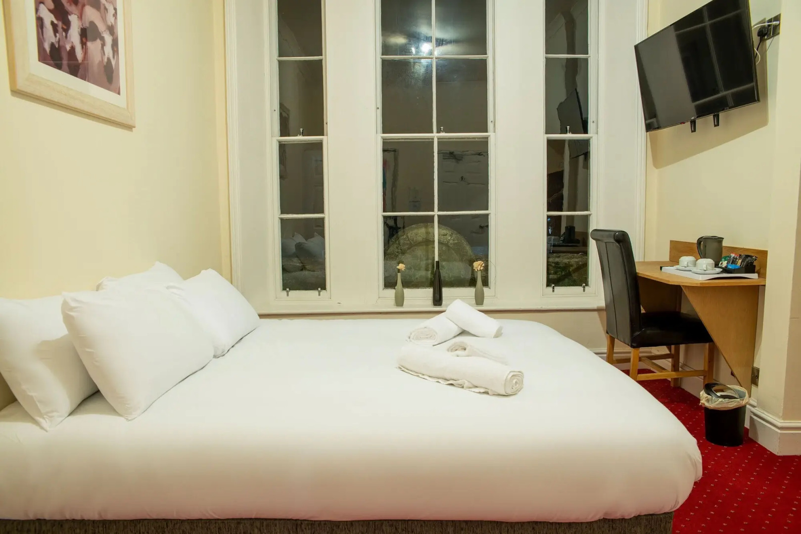 The Knighton Apartment by Paymán Club