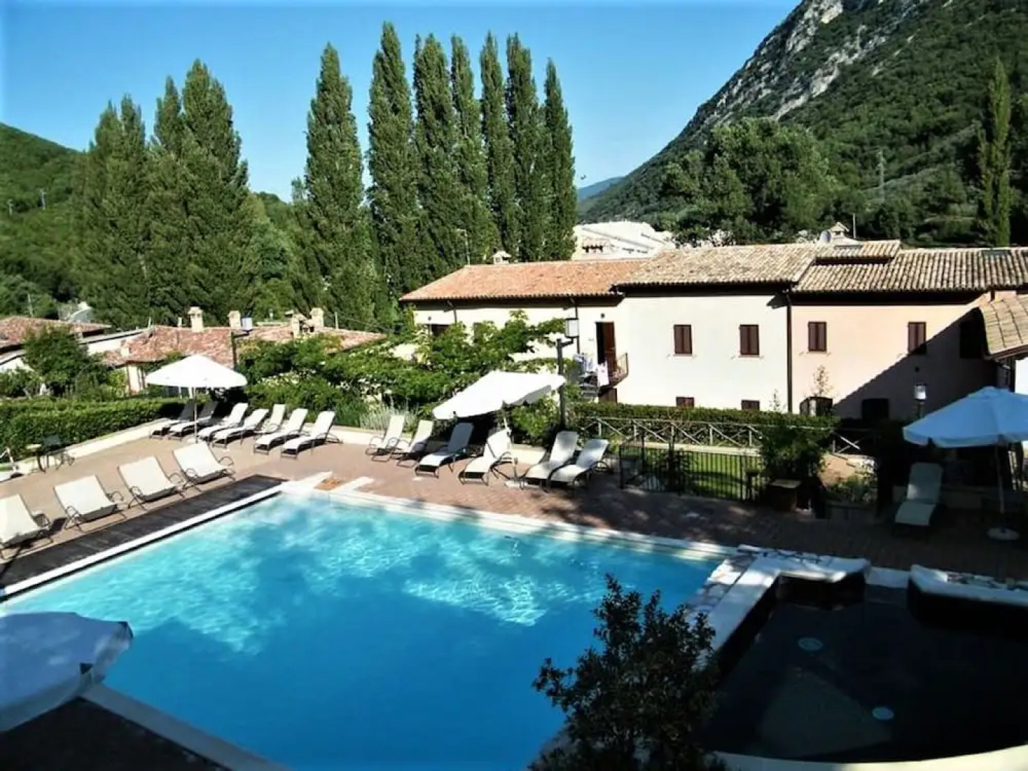 Family Escape With Pools and Sauna