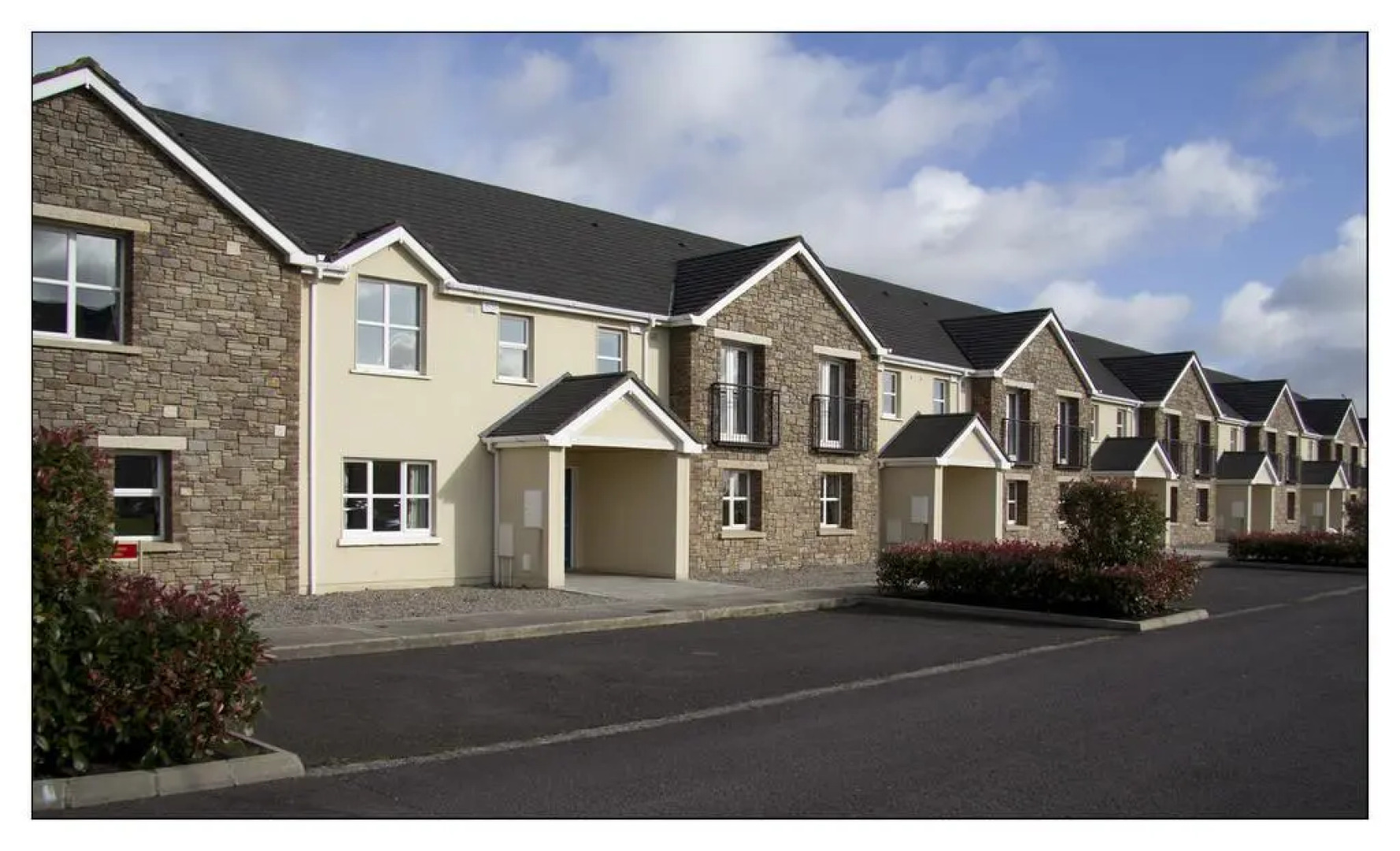 Knightsbrook Courtyard Houses