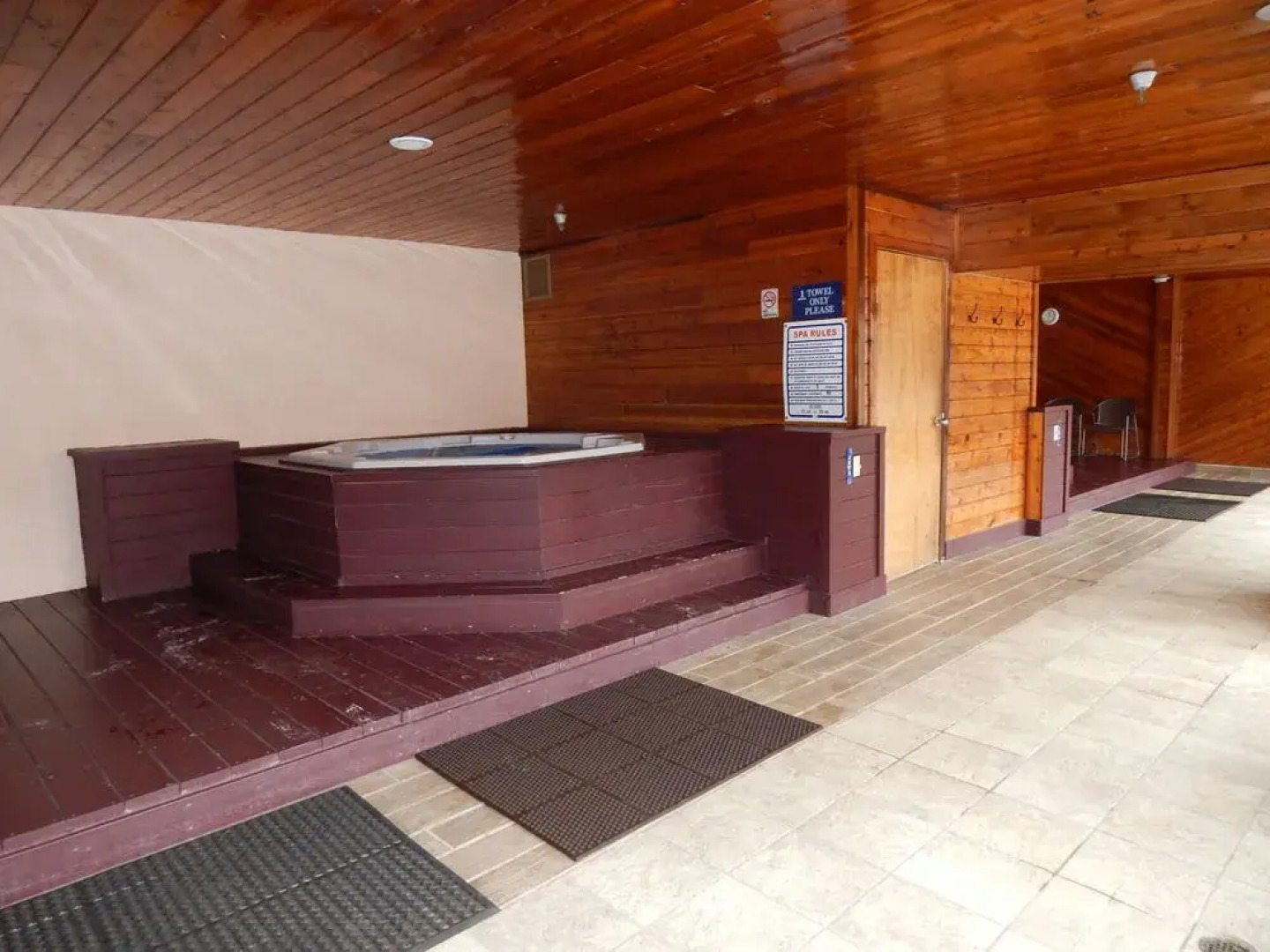 Crestview Condominium's