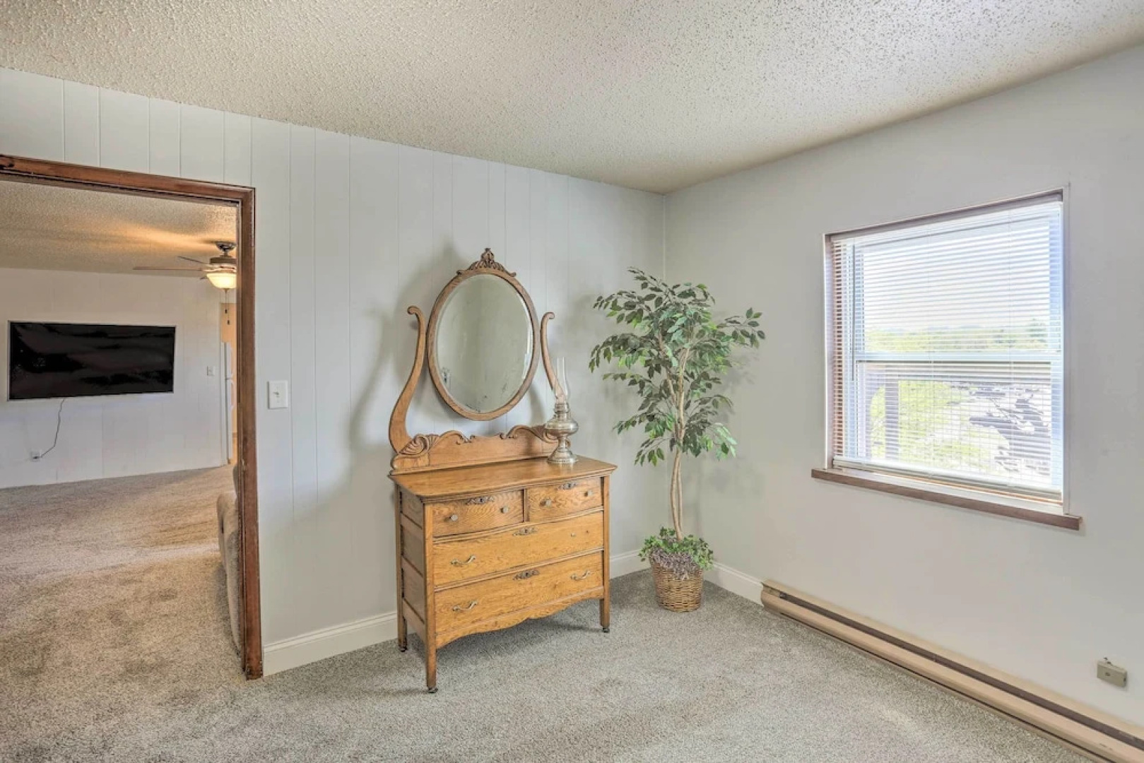 Peaceful Chadron Apartment in Historic Hotel!