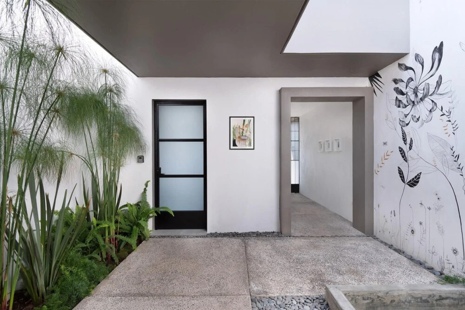 Modern Light-filled Apartment With Private Garden