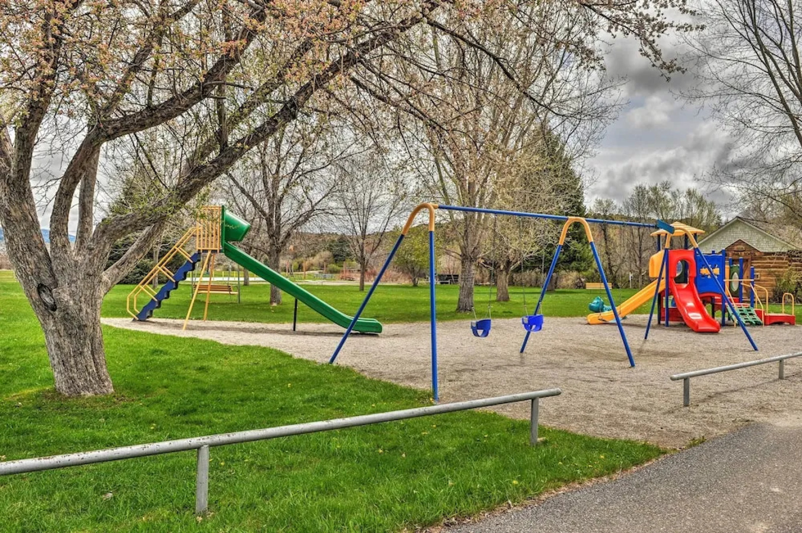 Spacious Home 10 Minutes to Ten Sleep Canyon!