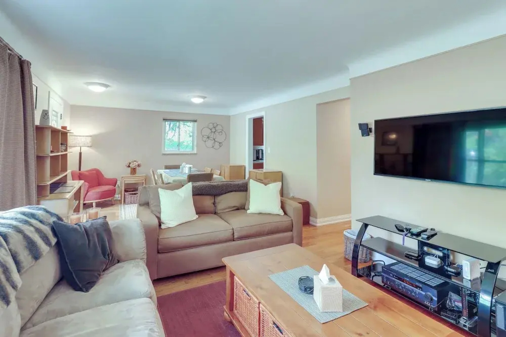 Royal Oak Home: 13 Mi to Downtown Detroit