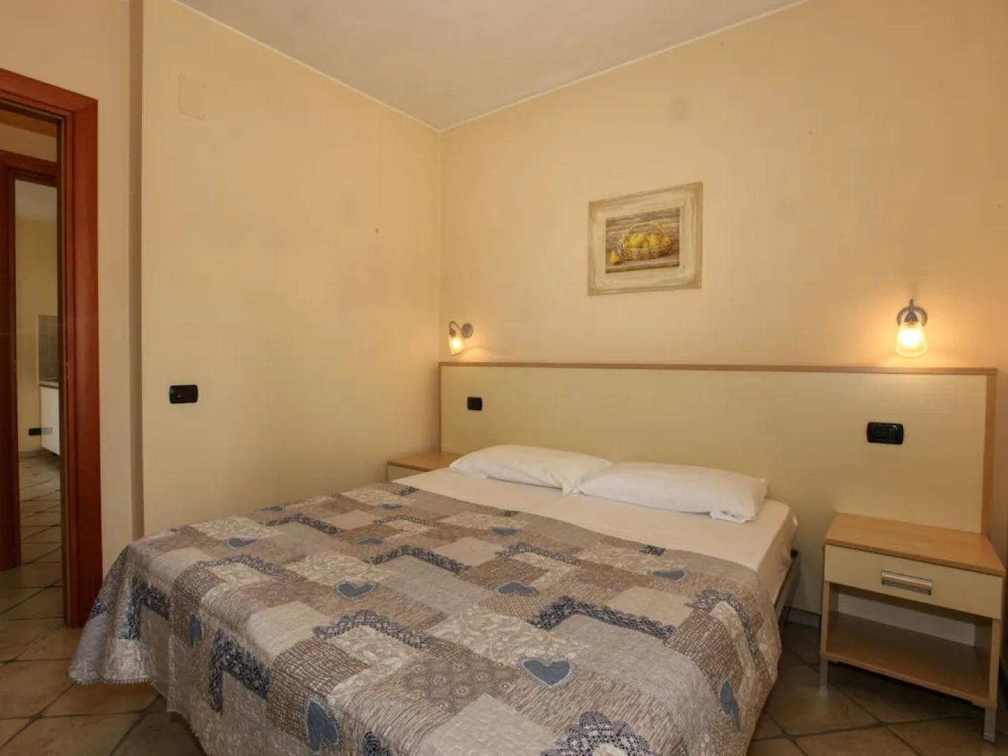 Apartment with Pool near Sea