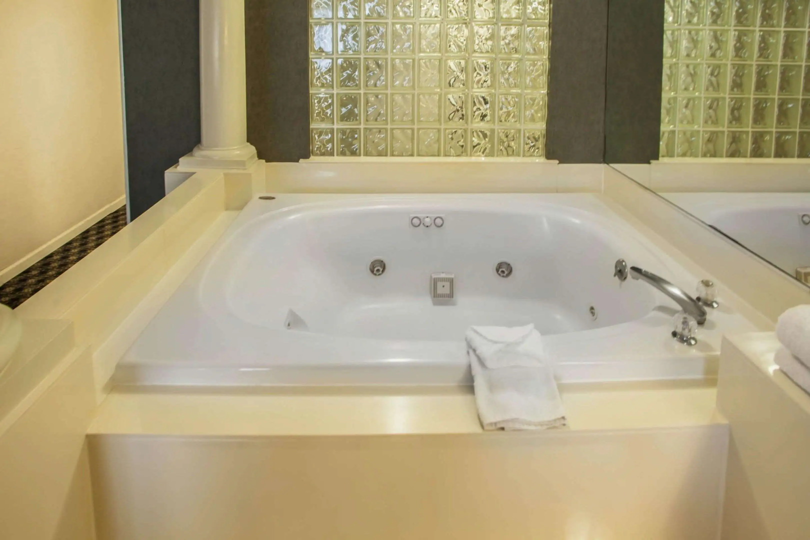 Quality Inn and Suites St Charles - West Chicago