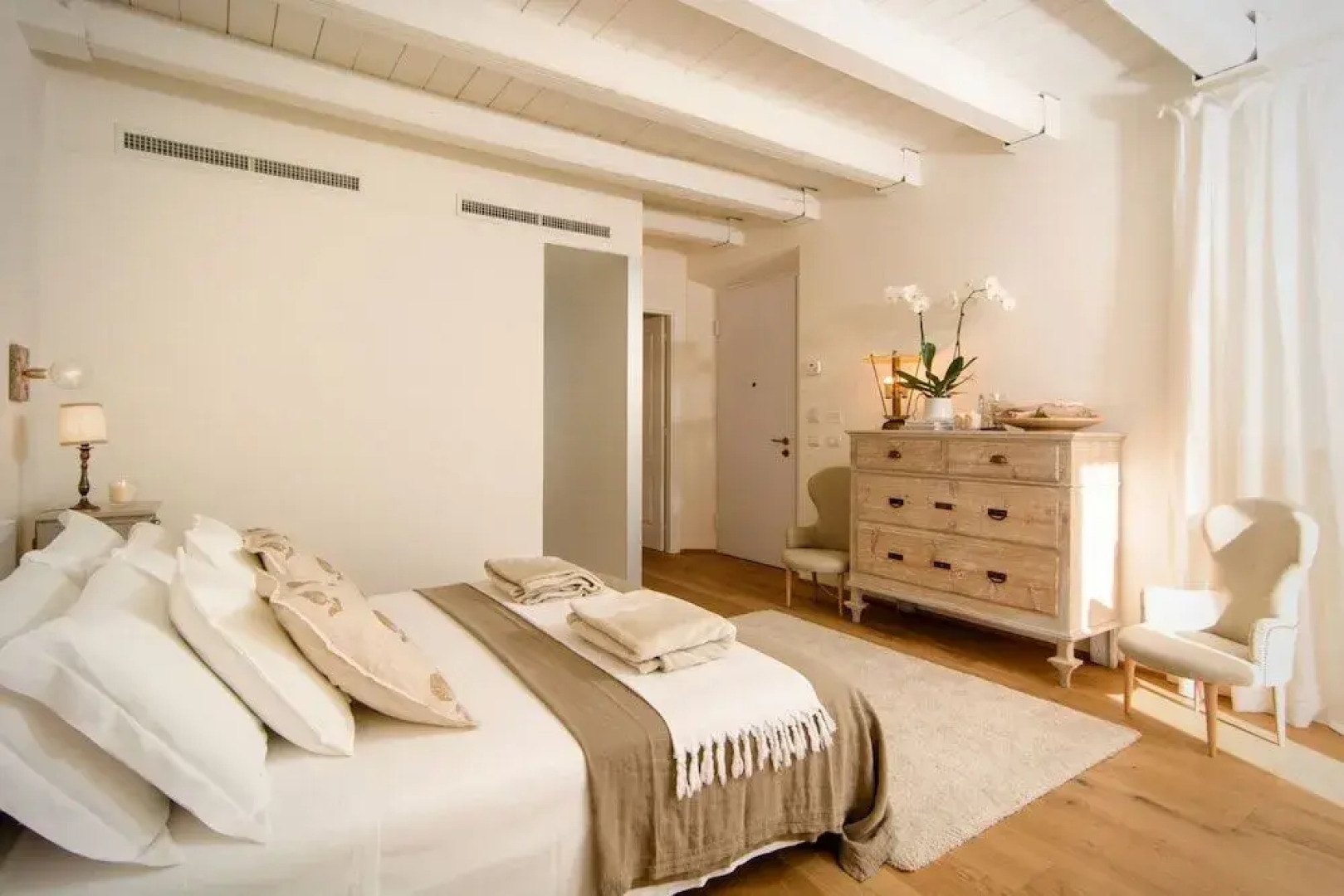 CasaVostra - Ambience Suites