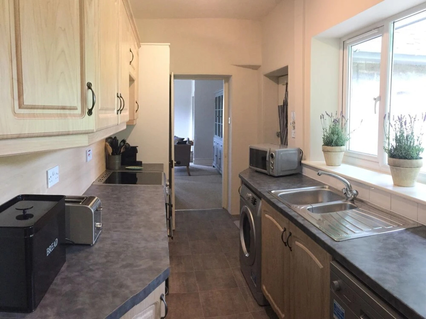 NEW Refurbished Cottage With hot tub