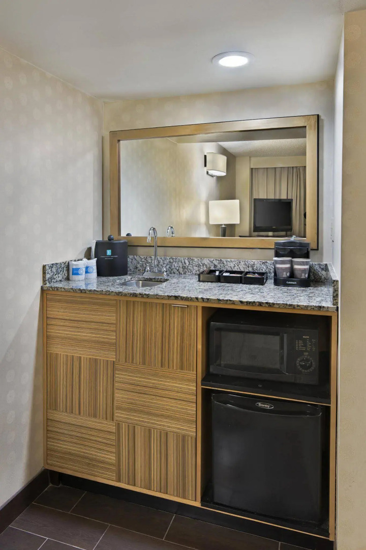 Embassy Suites by Hilton Los Angeles Downey