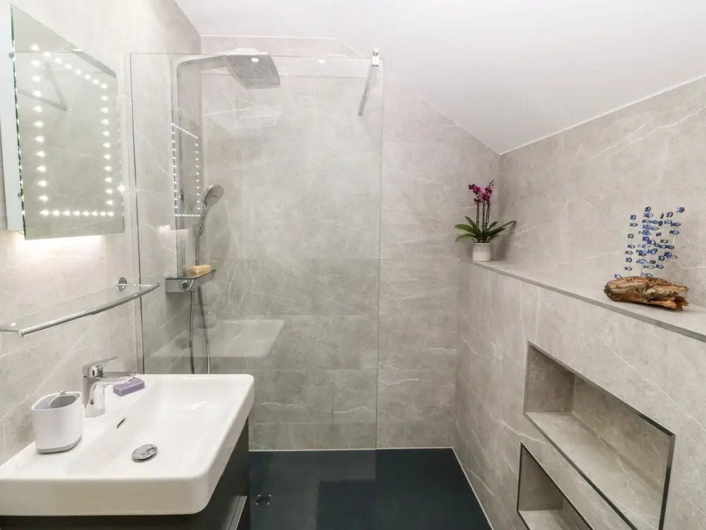 Maelog, 14 Tides Reach