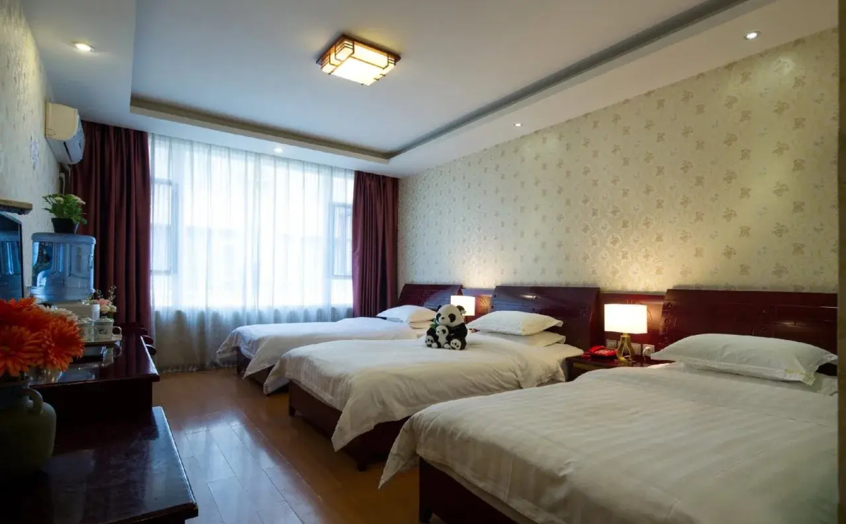 Mount Emei Happy Hotel