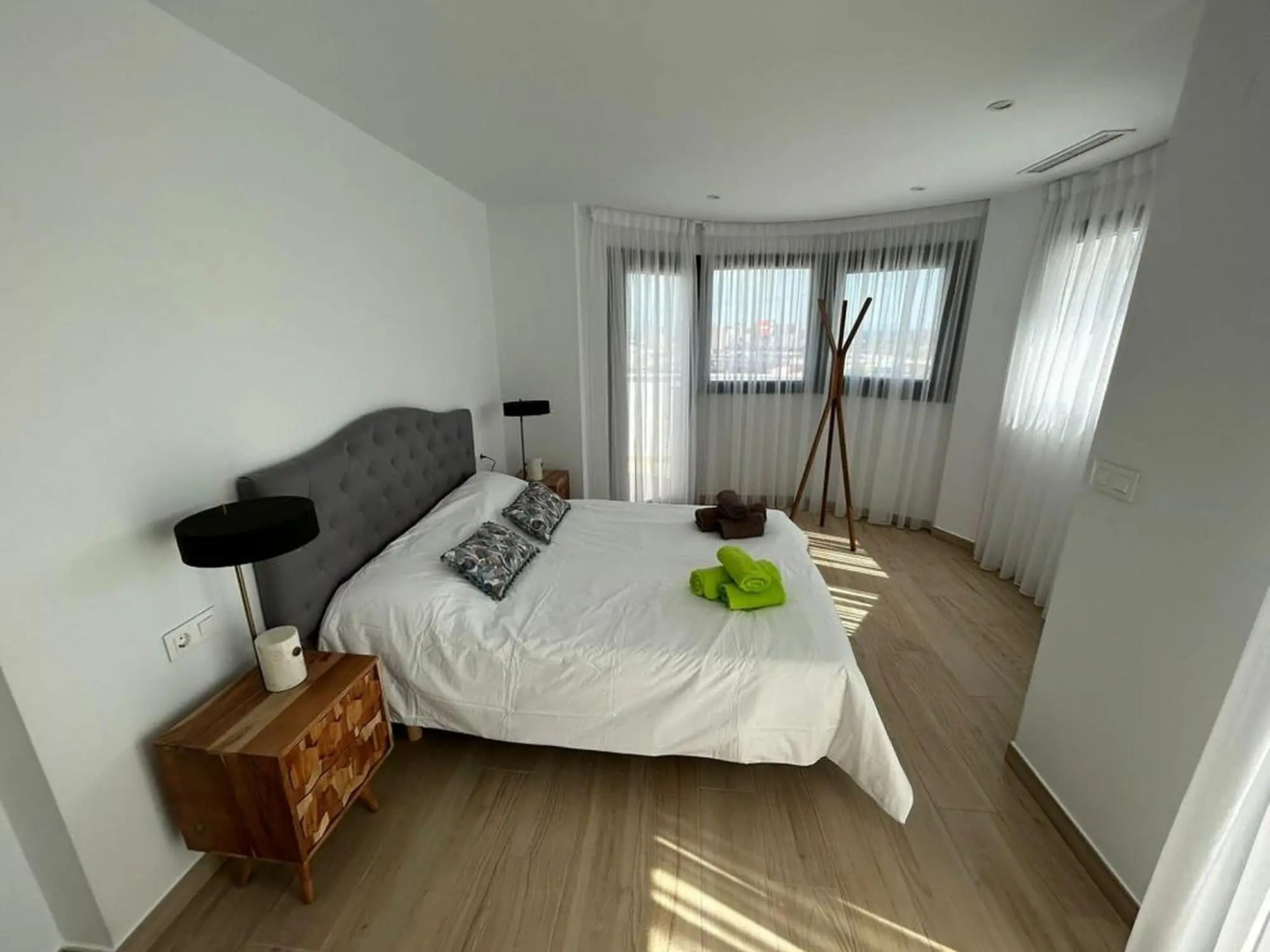 Modern holiday home in Finestrat with sea views